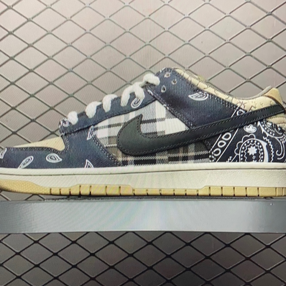 Nike Dunk Low Premium QS SB x Travis Scott Cactus Jack Sneakers